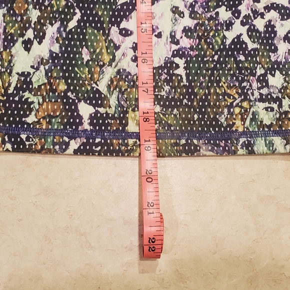 EUC Lululemon Power Y Tank - Picture 15 of 15